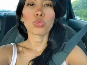 Lizzy_squirt  live sex cam