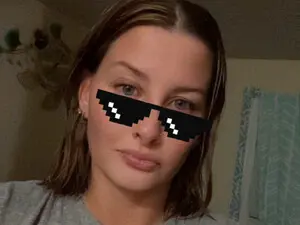 Majicunicorn222  live sex cam