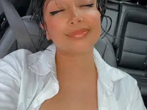 Jania_lewis  live sex cam