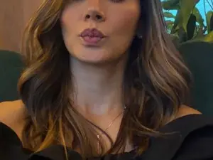 Oliviaxnakedd  live sex cam