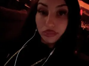 Queenofhearts1  live sex cam
