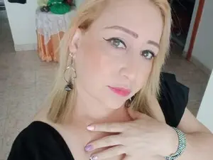 Vickyy  live sex cam