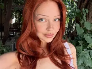 Sk8Gurl420  live sex cam