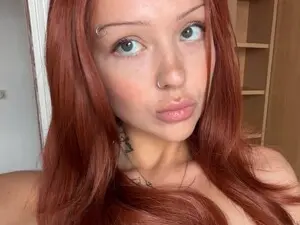 Sk8Gurl420  live sex cam
