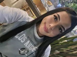 Daphnegray  live sex cam