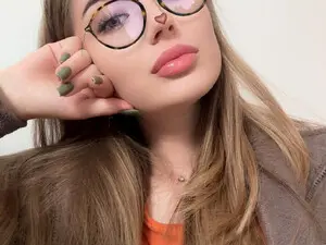 Adeline_D  live sex cam