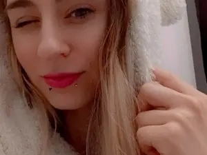 Omniaa  live sex cam