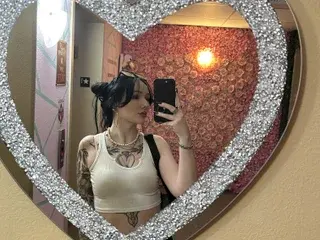 ChampagneMoon  live sex cam