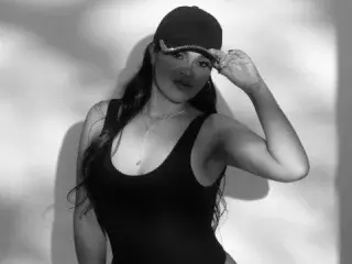 Luciana_Vegah  live sex cam