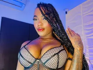 ReinaMiah  live sex cam