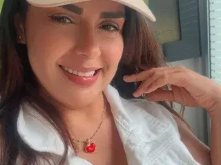 Missperla_divine  live sex cam