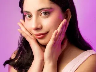 MegganParker  live sex cam