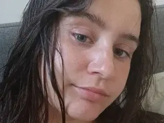 Freakylittlebitch69  live sex cam