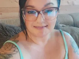BustyFarmBabe  live sex cam