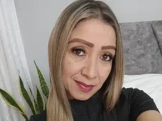YenyBlaze  live sex cam