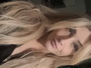 Cutiekayls  live sex cam