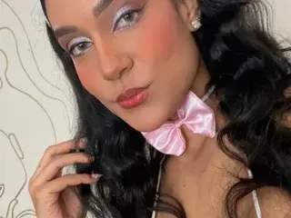 Kourtneyevans  live sex cam