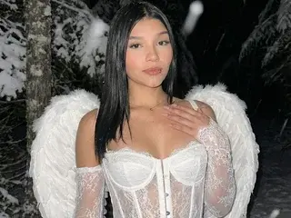 LucyDilucas  live sex cam