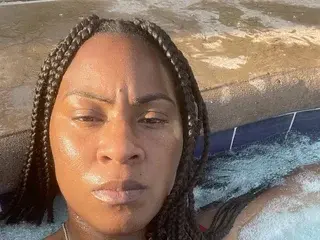 PeachesGolden  live sex cam