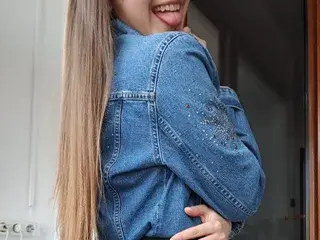 AMYIRRA  live sex cam