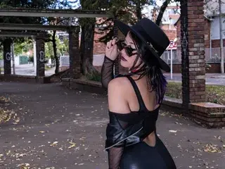 CassieJones  live sex cam