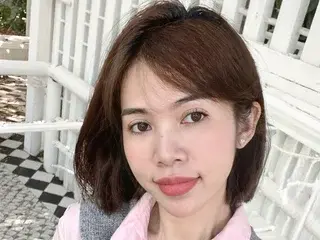 ElyBee  live sex cam