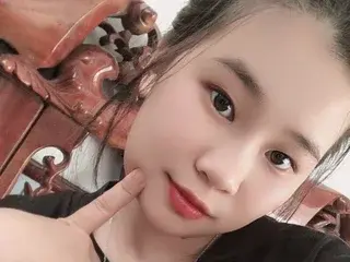 Gwen22  live sex cam