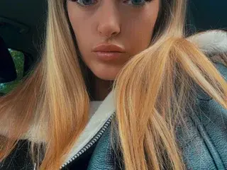 BlondeHoneyXXO  live sex cam