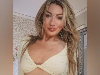 KamiliaMae  live sex cam