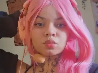 NahLua  live sex cam