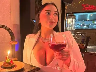 IriisEvans  live sex cam
