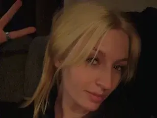 LunethMirelda  live sex cam
