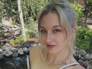 LunethMirelda  live sex cam