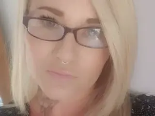 MrsThrobinson  live sex cam