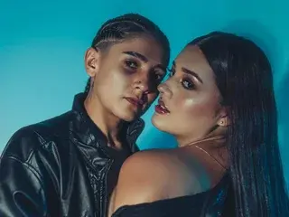 AndreaAndKarina  live sex cam