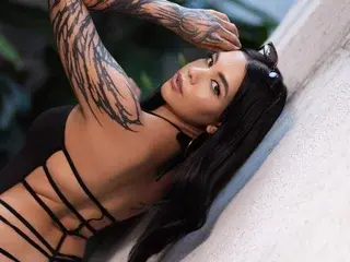 LuluWonderr  live sex cam