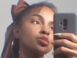 Bellabeltrann  live sex cam