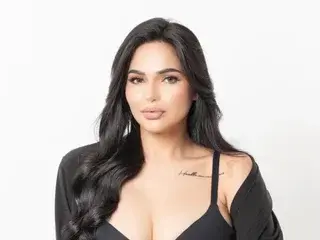 AdrianatheStar  live sex cam