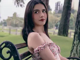 ValerieBank  live sex cam