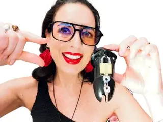 MistressBlackMoonLilith  live sex cam