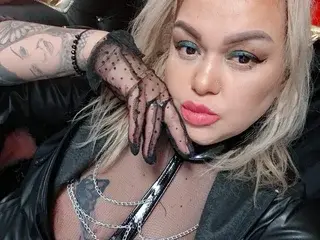 QuinnT  live sex cam