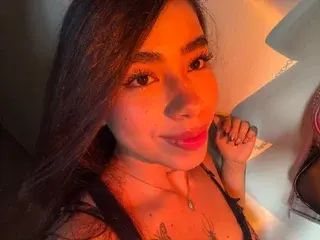 SalomeOwen  live sex cam