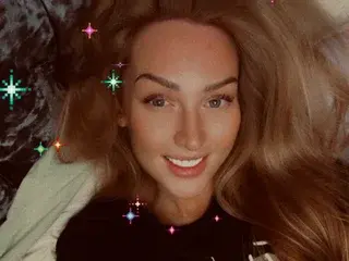 SassyTaylorX  live sex cam