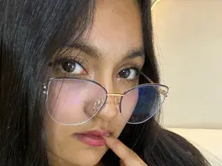 Naughtyrose_vc  live sex cam