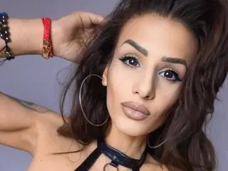 AlphaQueen  live sex cam