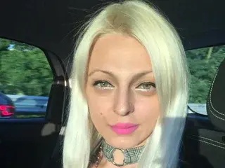 Carolina_xo  live sex cam