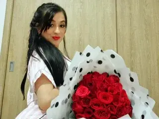 MisssHotTits  live sex cam