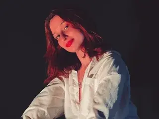 Roussehillss  live sex cam