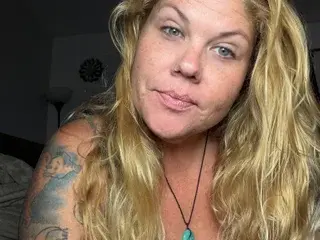 Haluley  live sex cam