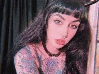 Lunaisgriffin  live sex cam